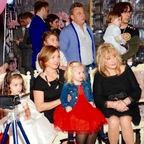 пугачева и ее дети сегодня фото