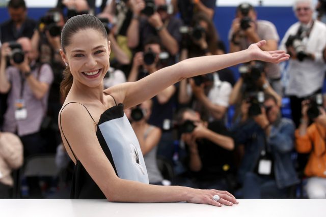 Cast member Elena Lyadova poses during a photocall for the film Елена Лядова биография, личная жизнь, муж (фото и видео)