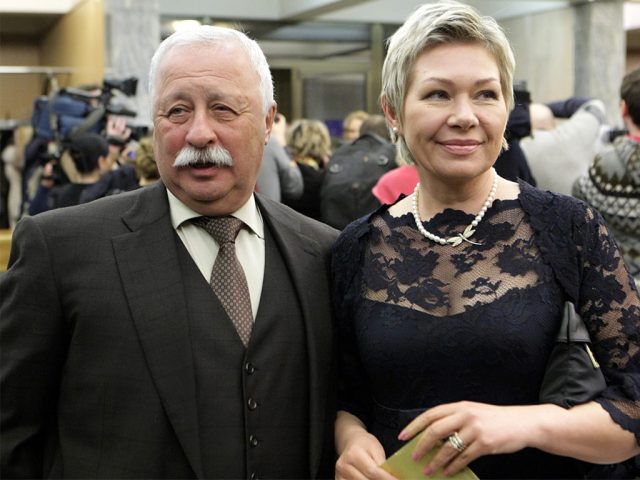 wall_20120605124140 Леонид Якубович биография, личная жизнь, жена, дети (фото и видео)