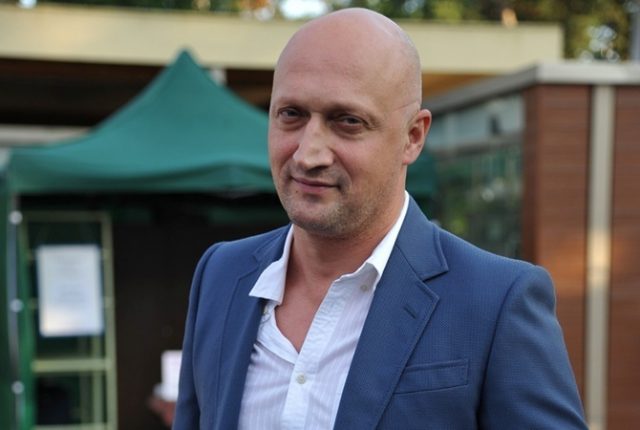 Гоша Куценко почётный капитан баскетбольной команды