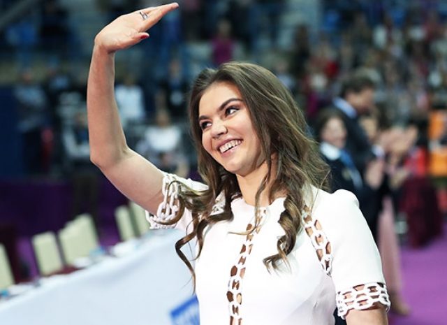 Алина Кабаева подарила детям праздник