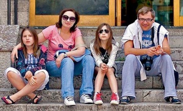 Вадим Такменев с женой и дочерьми
