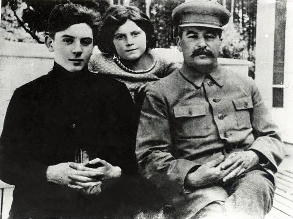 Василий Сталин с папой и Светой