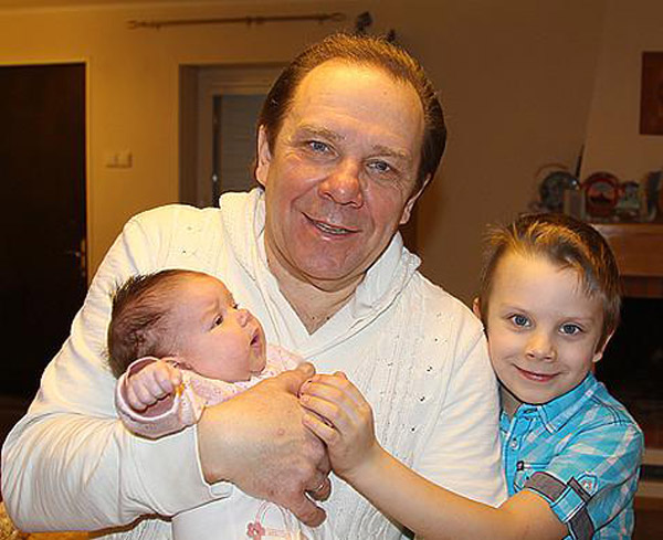 Владимир Девятов с младшими детьми