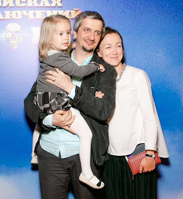 Дарья Мороз с мужем и дочерью
