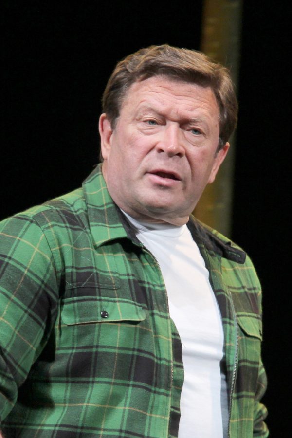 Георгий Мартиросян на сцене театра
