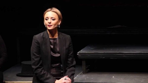 Алла Казакова на сцене театра