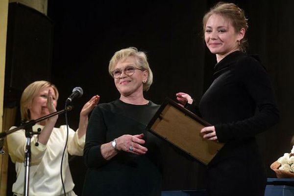 Карина Разумовская получила премию "Стрижельникова"