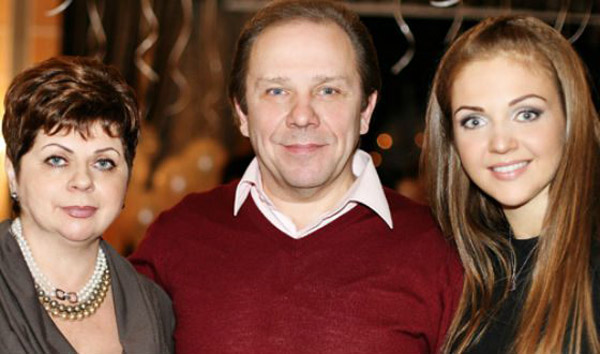 Марина Девятова с родителями