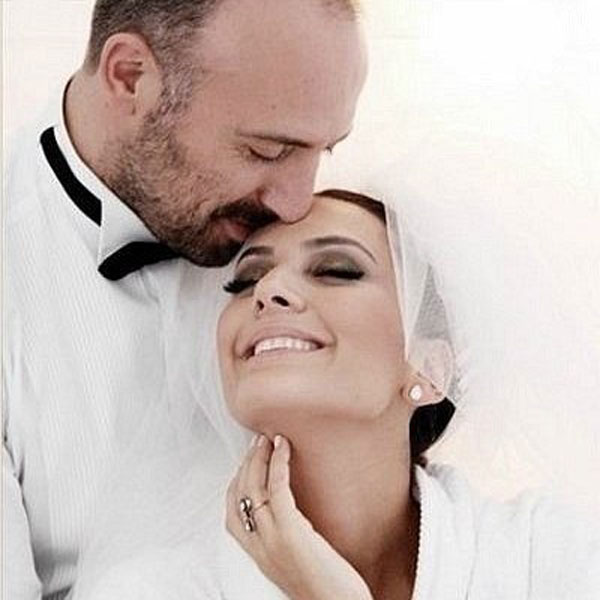 Халит Эргенч и Бергюзар Корель во время свадебной церемонии 
