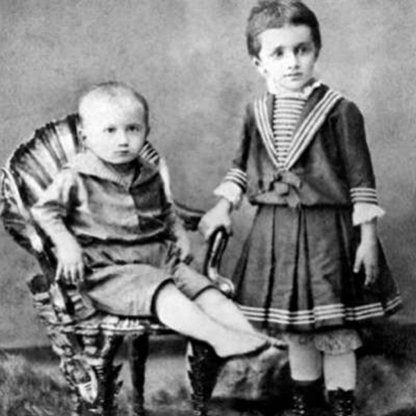 Анна Ахматова в детстве со своим младшим братом