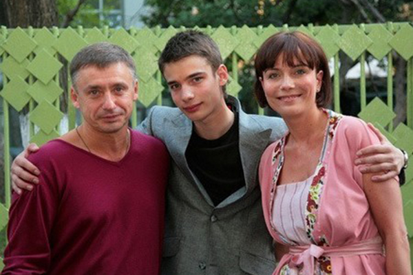 Екатерина Семёнова и Антон Табаков с сыном