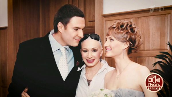 Васильева с сыном и бывшей невесткой были приглашены на шоу "Пусть говорят"