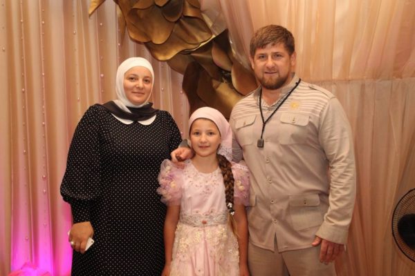 Политик с женой Медни Кадыровой
