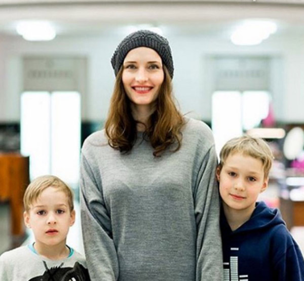 Анастасия Бегунова с детьми