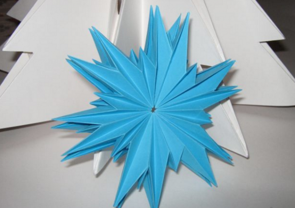 Объемные снежинки в технике оригами