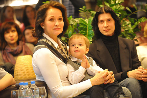 Актриса Ольга Кабо с сыном