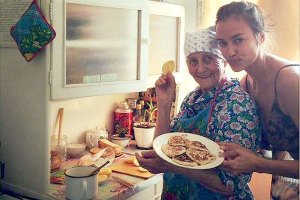 Ирина со своей любимой бабушкой в Бишкеке
