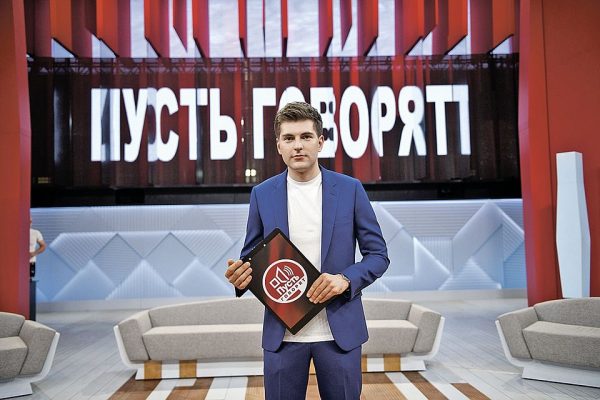 Программу "Пусть говорят" ведет Дмитрий Борисов