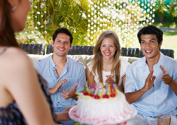 Конкурсы на день рождения взрослых за столом: смешные и интересные