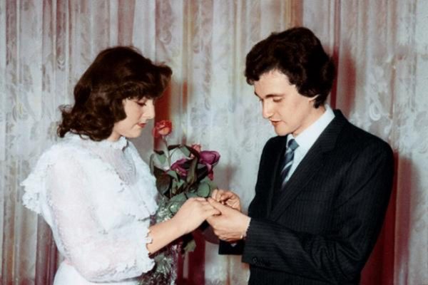 С первой женой во время свадебной церемонии