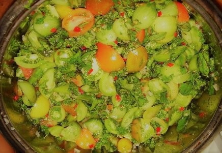 Салат Изумрудный из зеленых помидор на зиму