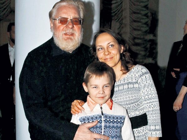 Валентин Дикуль с женой и с сыном