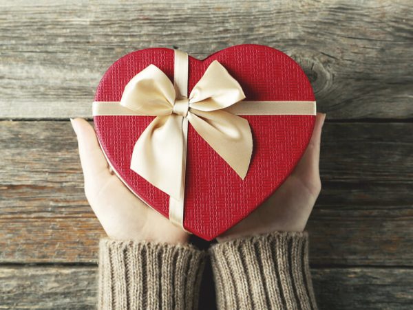 Что подарить любимому мужчине на День рождения: варианты подарков