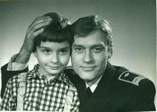 Актер в молодости со своим сыном