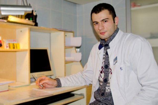 Константин Гецати работает врачом-урологом