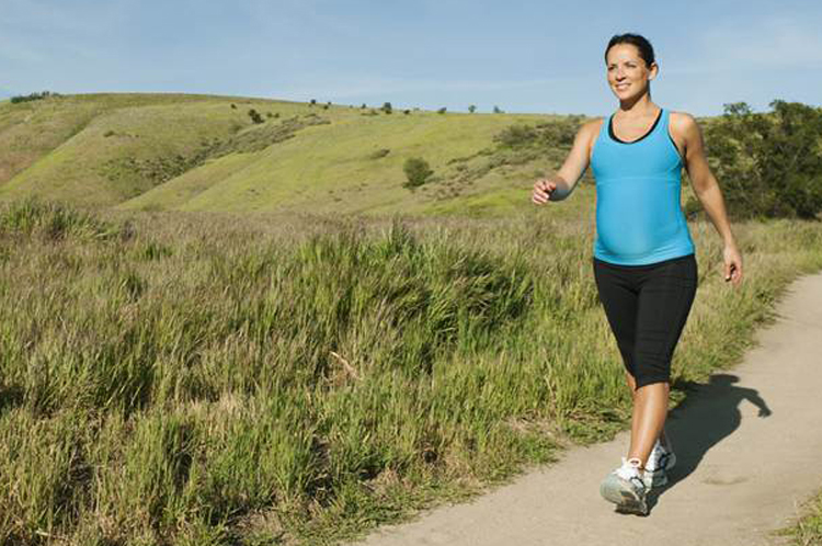 Прогулки на свежем воздухе помогут не только в очищении кишечника, но и станут мощным толчком к общему оздоровлению