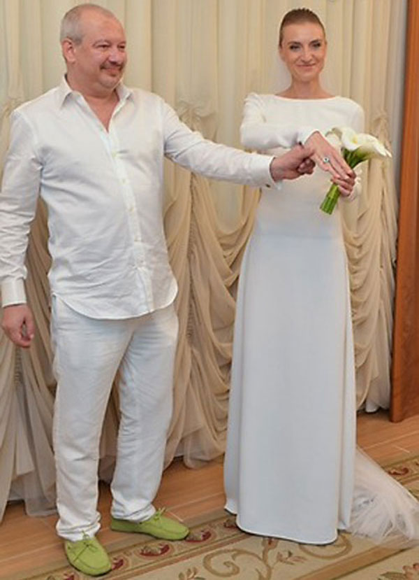 Дмитрий Марьянов со своей женой Ксенией на свадебной церемонии