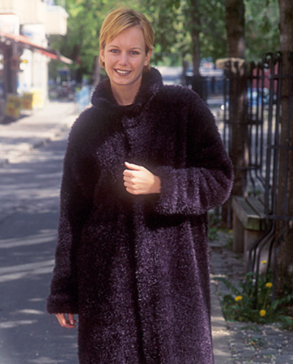 Вязаное пальто с имитацией меха