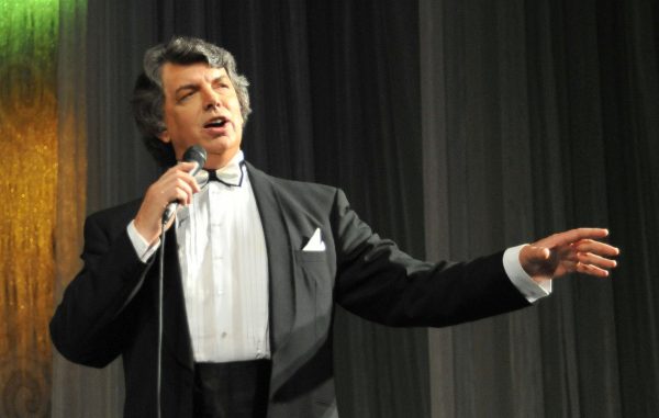 Сергей Захаров во время своего выступления
