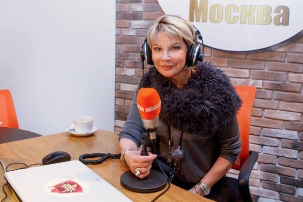 Татьяна дает интервью на радио