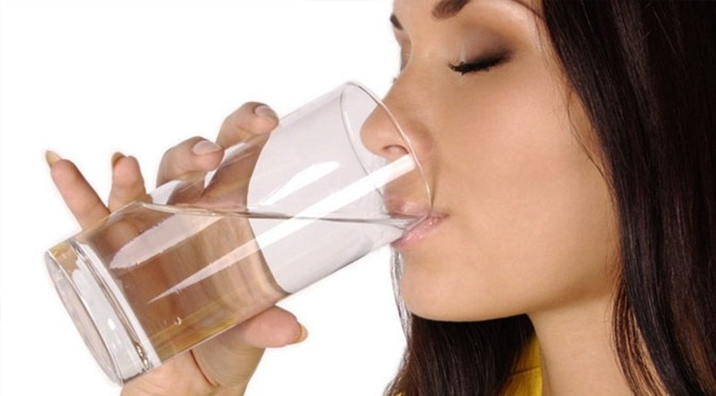 Для глубокого очищения кишечника необходимо выпивать достаточное количество воды