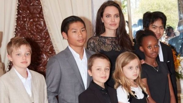 Анджелина Джоли с детьми 