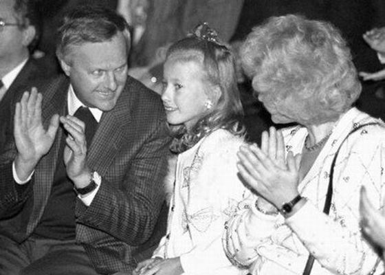 Ксения Собчак в детстве со своими родителями 
