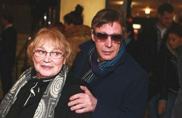 Михаил Ефремов со своей мамой