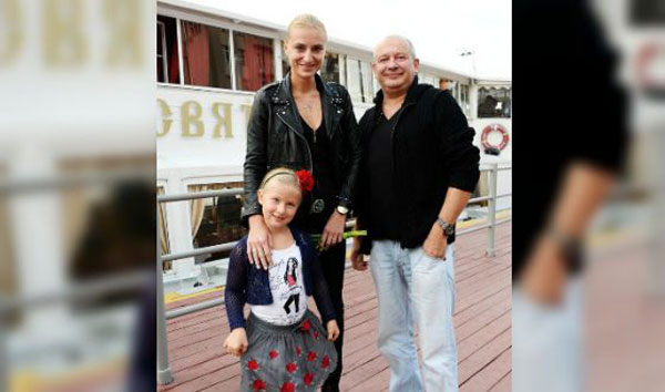 С женой Ксенией и дочерью Анфисой