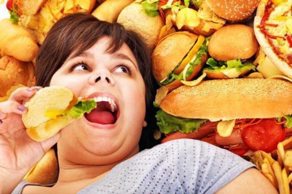 Во время диеты следует отказаться от вредной пищи