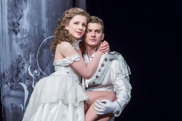 Лиза Арзамасова и Филипп Бледный в постановке "Ромео и Джульетта"