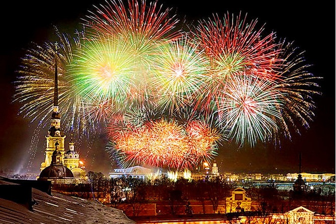 Новогодние мероприятия на Дворцовой площади: праздничный салют запланирован на три часа утра 1 января