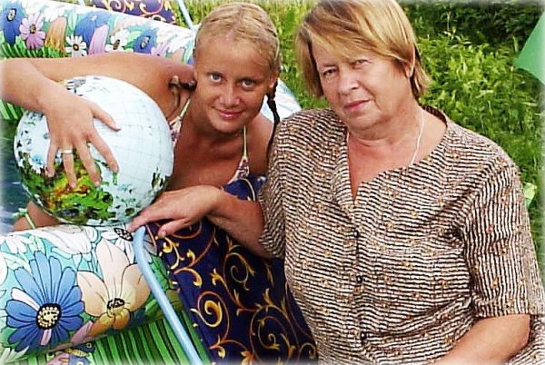 Ольга Сидорова в детстве со своей мамой