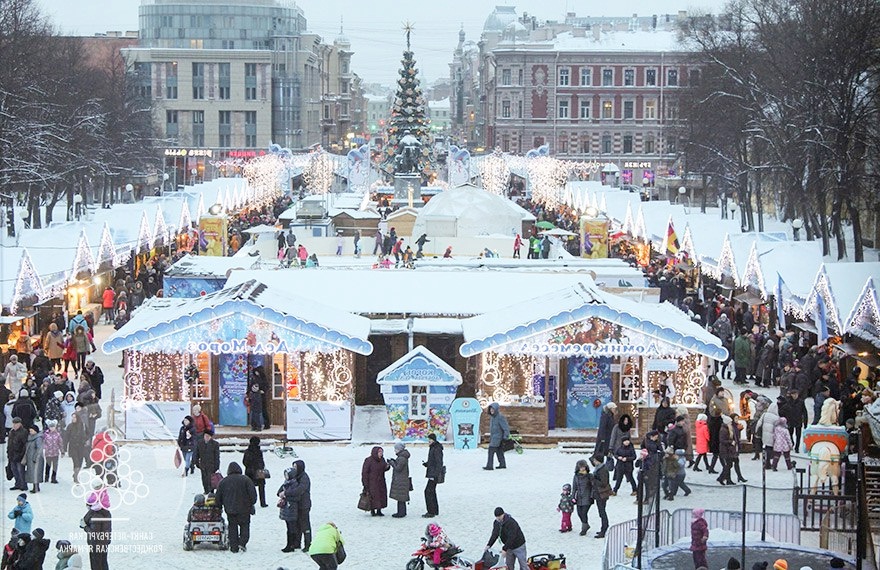 Рождественская ярмарка открывает предновогоднюю неделю в Санкт-Петербурге
