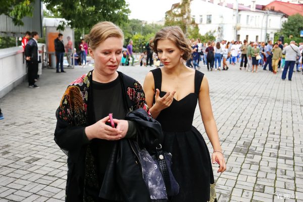 Лиза Арзамасова со своей мамой