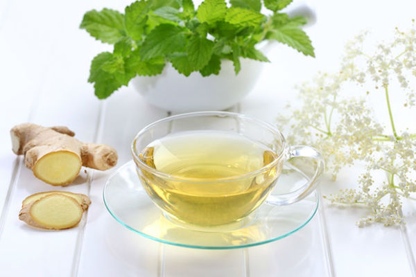 Ароматный чай из имбиря избавит от простуды и боли в горле