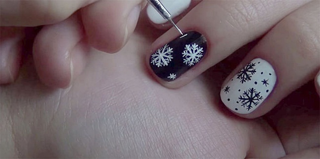 Новогодний маникюр на коротких ногтях: рисуем снежинку