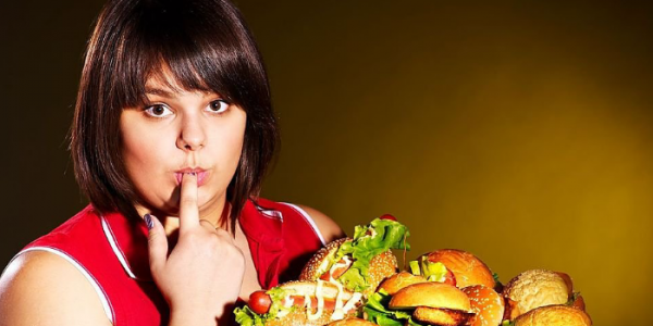 Вредная пища может вызывать неприятный запах изо рта