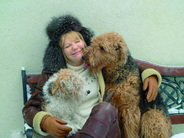 Актриса со своими любимыми собаками 